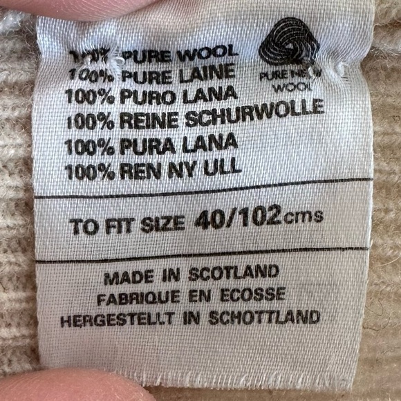 Lyle & Scott 100% Super Lambwool Women’s Sweater Vest, Size S-M - Picture 10 of 12